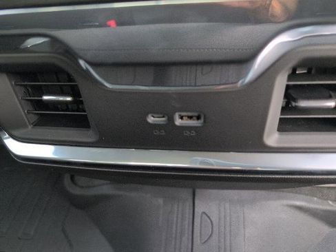 New 2025 GMC Sierra 1500 Elevation image 17