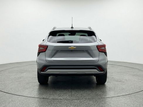 Used 2025 Chevrolet Trax LT FWD image 7