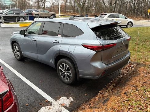 Certified 2023 Toyota Highlander XLE image 2