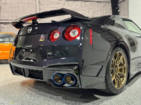 Used 2024 Nissan GT-R w/ Floor Mat Package AWD/4WD image 7