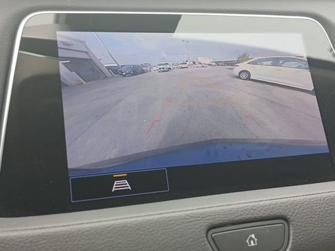 Used 2021 Cadillac XT4 Luxury w/ Cold Weather Package FWD image 9