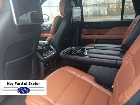 Used 2020 Lincoln Navigator Reserve image 18