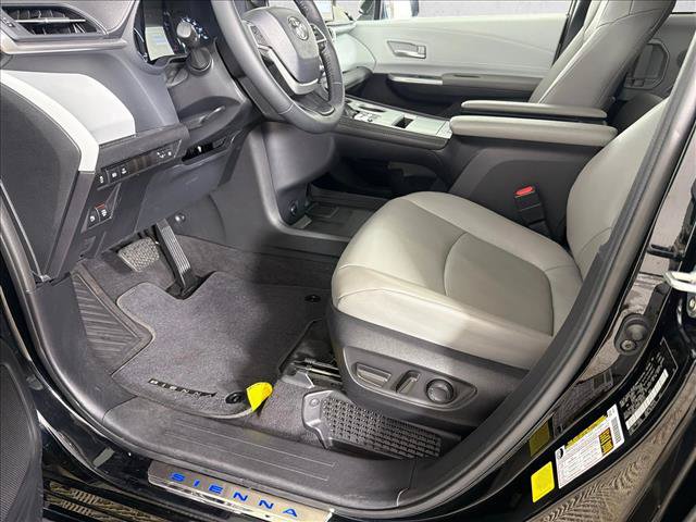 Used 2025 Toyota Sienna XLE w/ XLE Plus Package FWD image 10