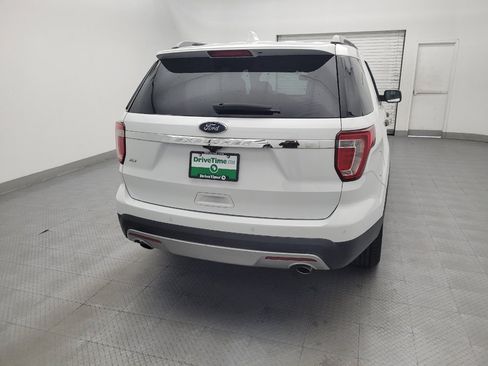 Used 2017 Ford Explorer XLT w/ Equipment Group 202A FWD image 7