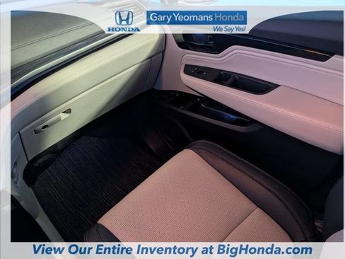 Certified 2025 Honda Odyssey Elite image 18