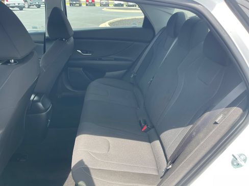 Used 2025 Hyundai Elantra SE FWD image 14