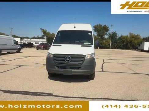 Used 2025 Mercedes-Benz Sprinter 2500 image 3