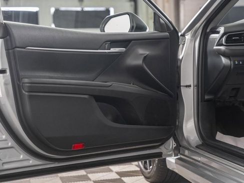 Used 2024 Toyota Camry SE image 34