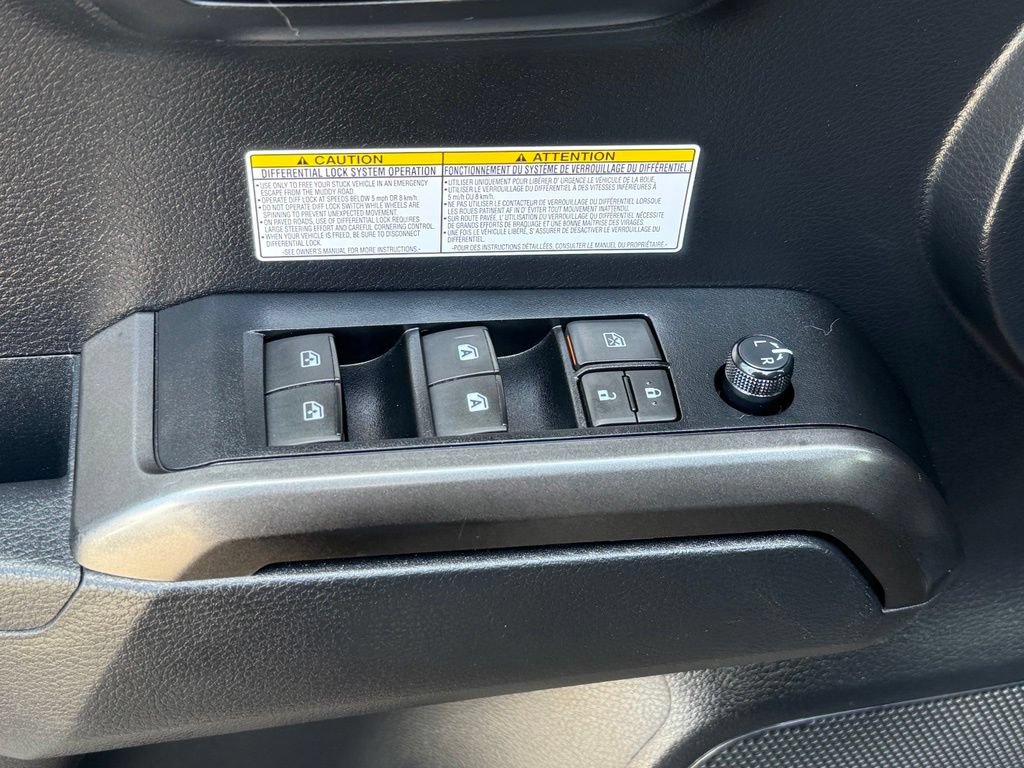 Used 2019 Toyota Tacoma TRD Off-Road w/ Technology Package AWD/4WD image 15