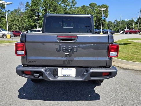 New 2025 Jeep Gladiator Sport image 11