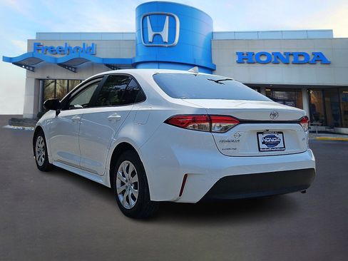 Used 2024 Toyota Corolla LE FWD image 5