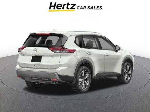 Used 2026 Nissan Rogue SL FWD image 2