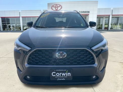 Used 2025 Toyota Corolla Cross XLE w/ Convenience Package AWD/4WD image 17