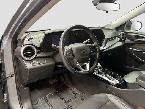 Used 2025 Chevrolet Trax ACTIV w/ Driver Confidence Package FWD image 9