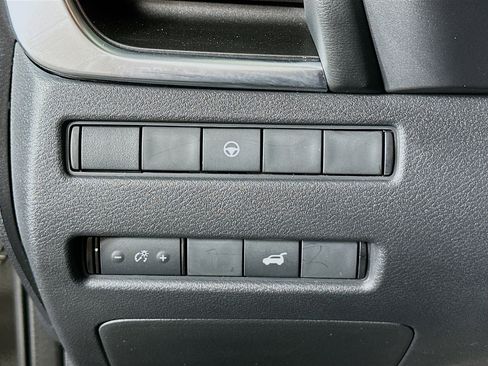 Used 2023 Nissan Rogue SV w/ SV Premium Package image 16