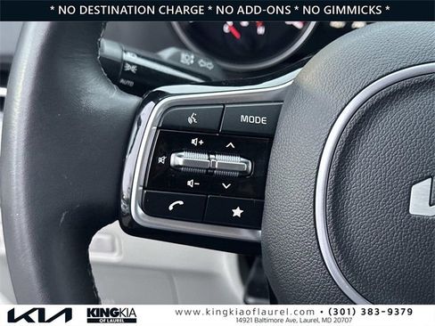 Used 2024 Kia Carnival LX image 10
