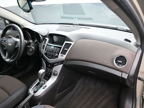 Used 2016 Chevrolet Cruze LT w/ Sun And Sound Package FWD image 27