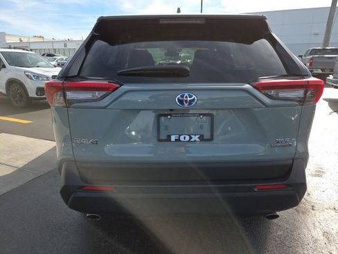 Used 2022 Toyota RAV4 XLE Premium image 6