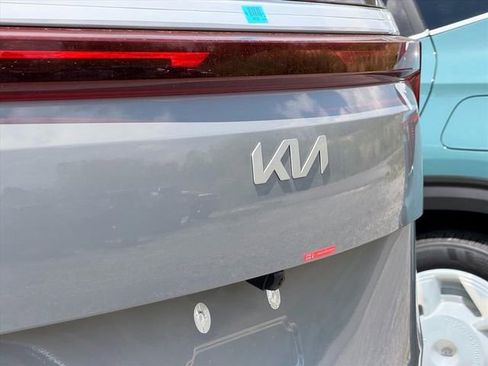 New 2026 Kia Carnival EX FWD image 9