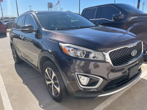 Used 2017 Kia Sorento EX image 3