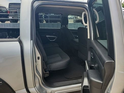 Used 2017 Nissan Titan SV AWD/4WD image 14