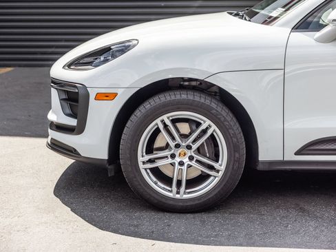 Certified 2023 Porsche Macan AWD/4WD image 23
