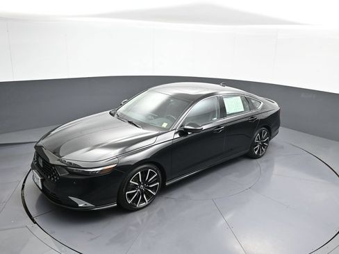Certified 2025 Honda Accord Touring image 33