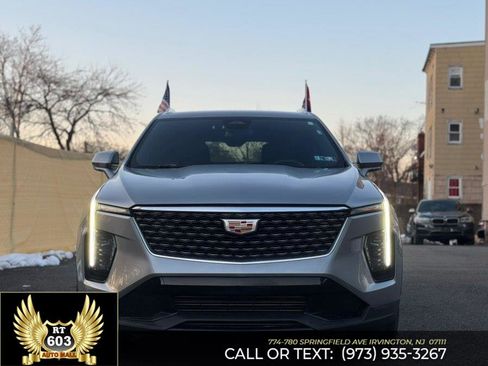 Used 2024 Cadillac XT4 Premium Luxury image 2
