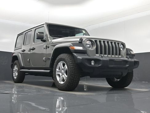 Used 2023 Jeep Wrangler Sport S image 32