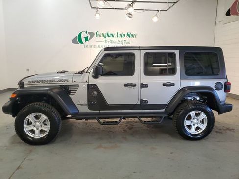 Used 2019 Jeep Wrangler Unlimited Sport S image 2