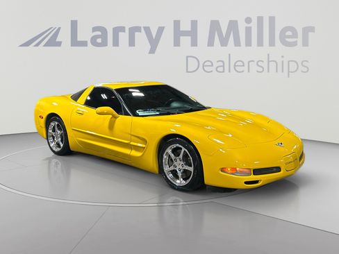 Used 2003 Chevrolet Corvette Coupe w/ Preferred Equipment Group RWD image 7
