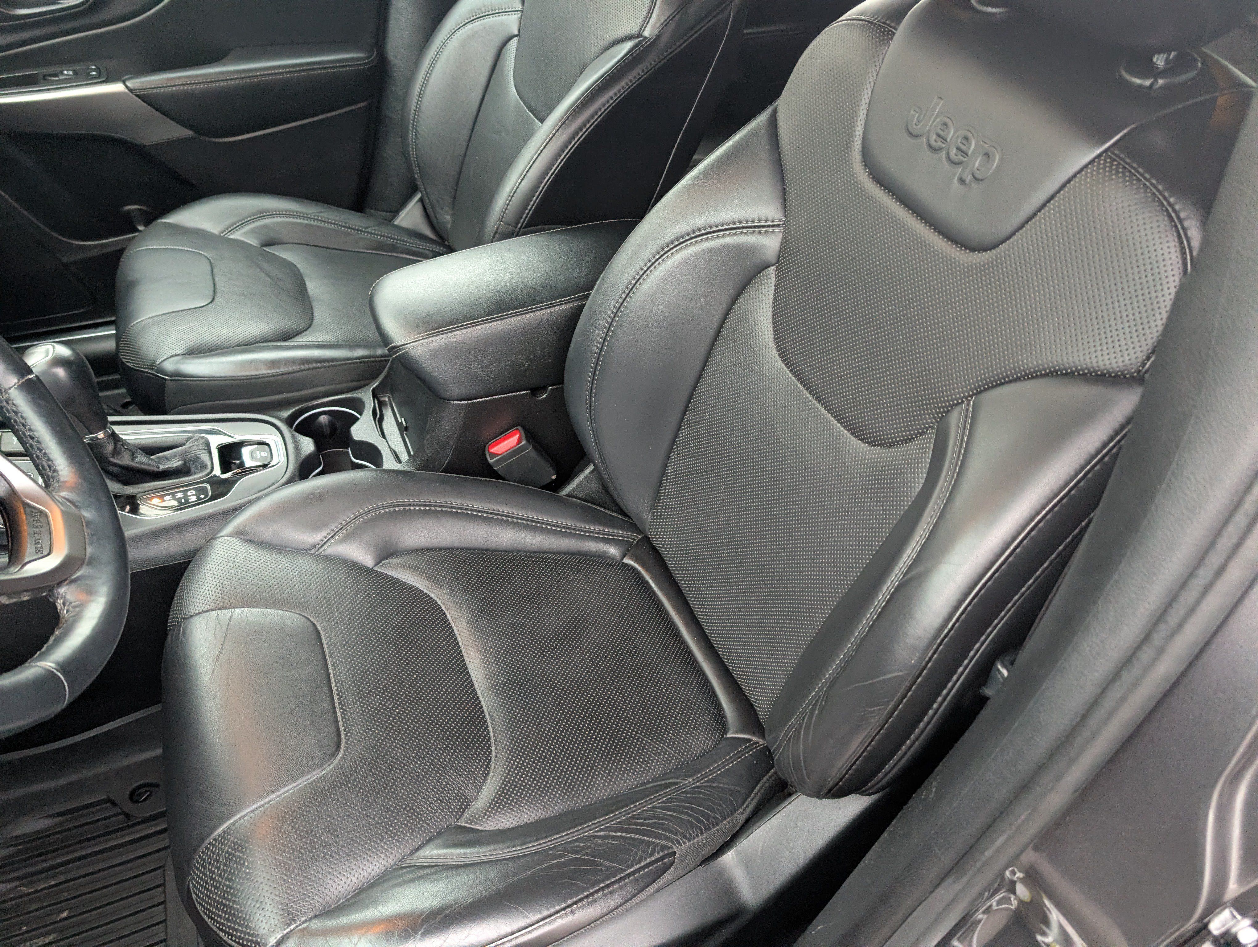 Used 2019 Jeep Cherokee Limited AWD/4WD image 12