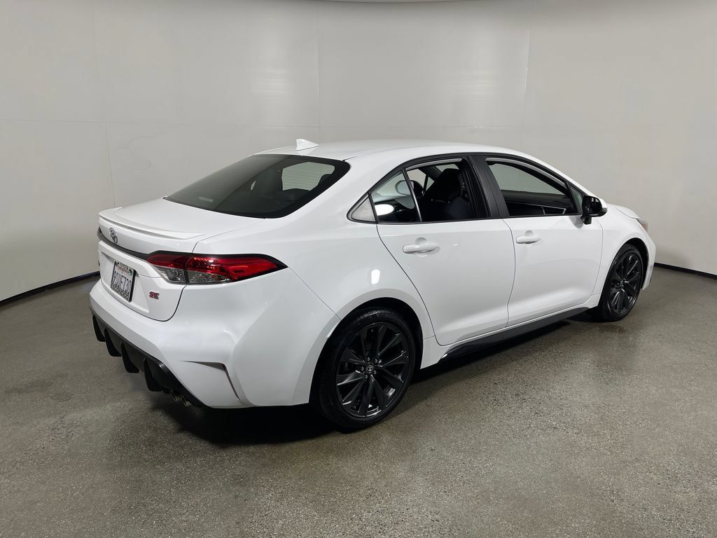 Certified 2025 Toyota Corolla SE FWD image 3
