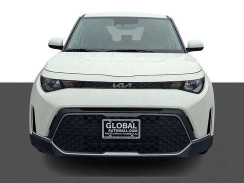 Used 2023 Kia Soul LX FWD image 2