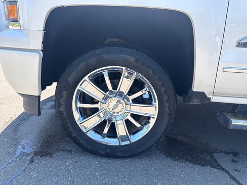 Used 2015 Chevrolet Silverado 1500 High Country AWD/4WD image 18