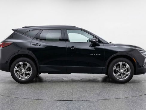 Used 2025 Chevrolet Blazer LT image 11