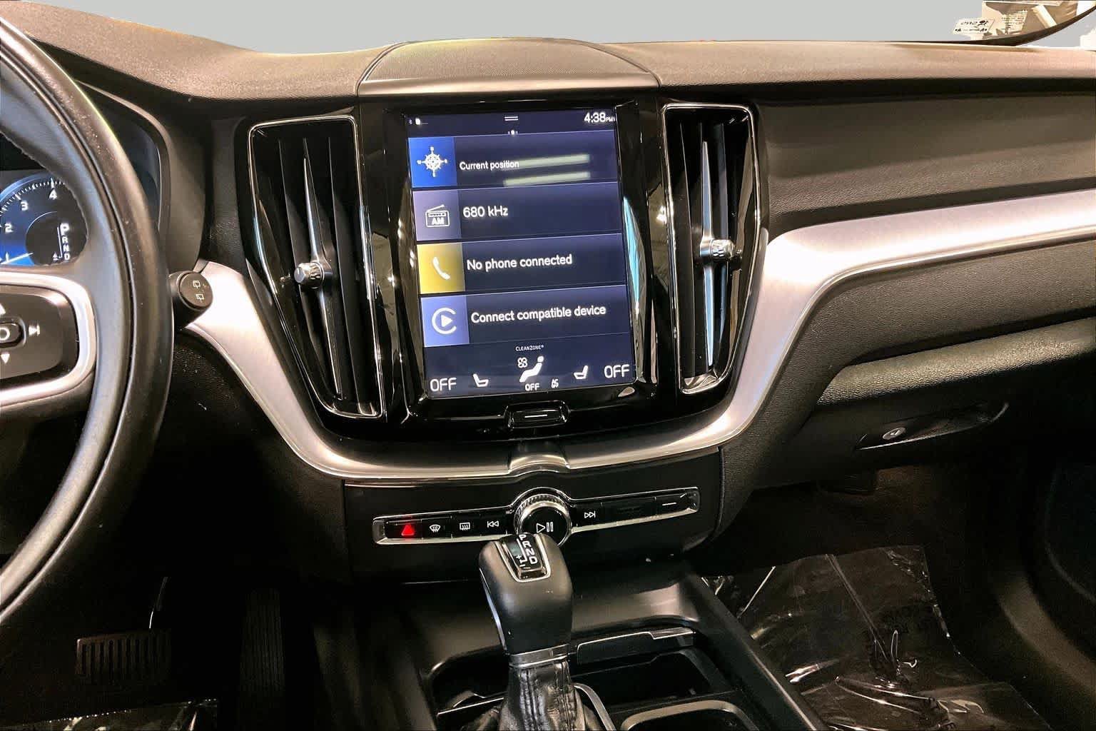 Used 2020 Volvo XC60 T5 Momentum w/ Protection Package Premier AWD/4WD image 7