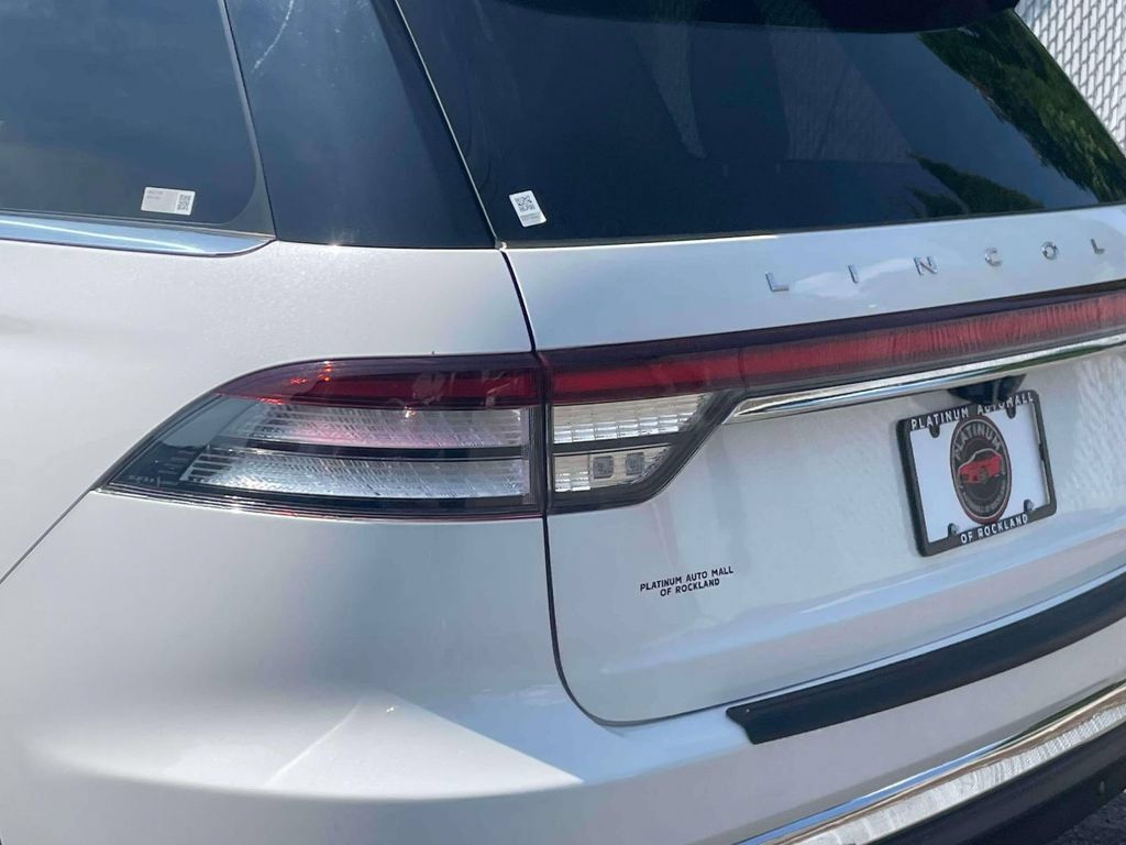 Used 2022 Lincoln Aviator AWD w/ Premium Package image 9