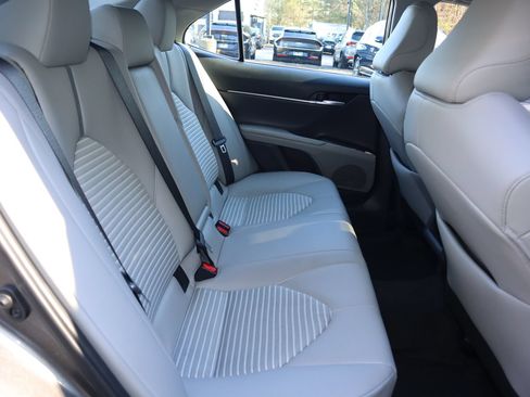 Used 2024 Toyota Camry SE FWD image 17