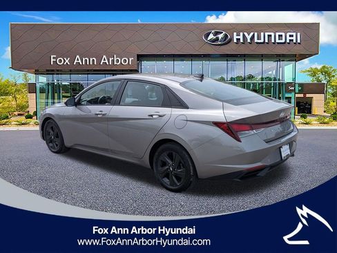 Used 2021 Hyundai Elantra SEL w/ Convenience Package FWD image 3
