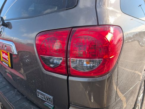 Used 2016 Toyota Sequoia Platinum image 5