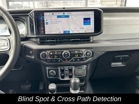 Used 2024 Jeep Wrangler Unlimited w/ Convenience Group image 20