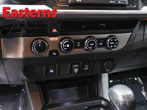 Used 2018 Toyota Tacoma SR5 AWD/4WD image 19
