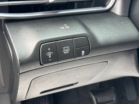 Used 2024 Hyundai Elantra Blue FWD image 39