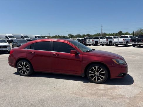 Used 2011 Chrysler 200 S FWD image 2