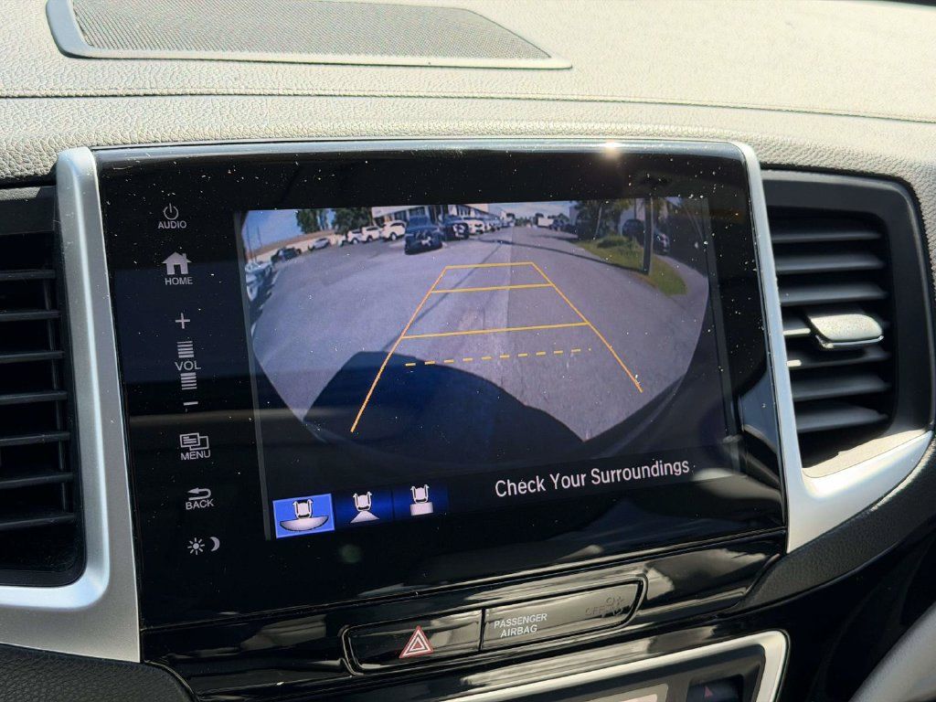 Used 2017 Honda Pilot Touring image 4