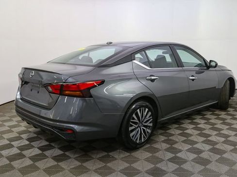 Used 2025 Nissan Altima 2.5 SV image 11