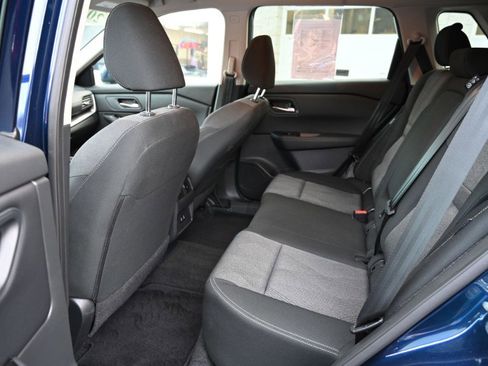 Used 2025 Nissan Rogue SV image 15