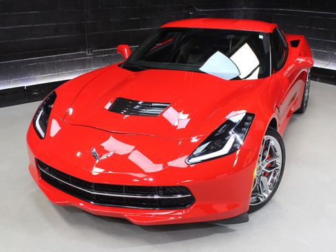 Used 2019 Chevrolet Corvette w/ 2LT w/ 2LT Preferred Equipment Group image 8