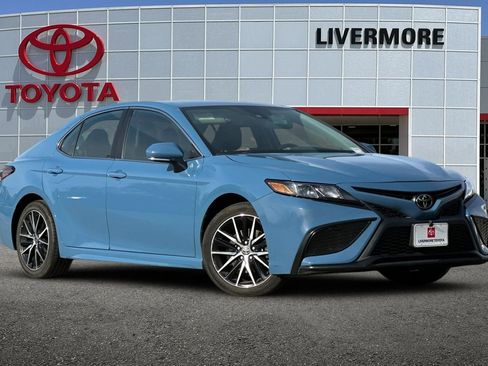 Used 2023 Toyota Camry SE w/ Convenience Package image 2